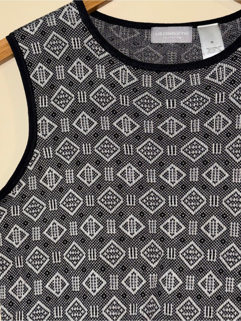 Liz Claiborne Black and White Geometric Knit Shell 100% Silk Size Medium